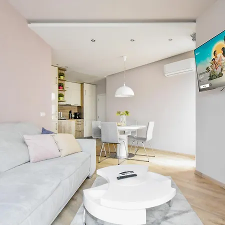 Bright 2bd With Balcony & Mountain View By Flat Mаnager Apartman *