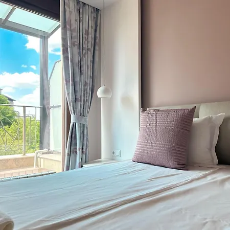 Bright 2bd With Balcony & Mountain View By Flat Mаnager Apartman